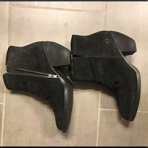 Born aire black suede boots